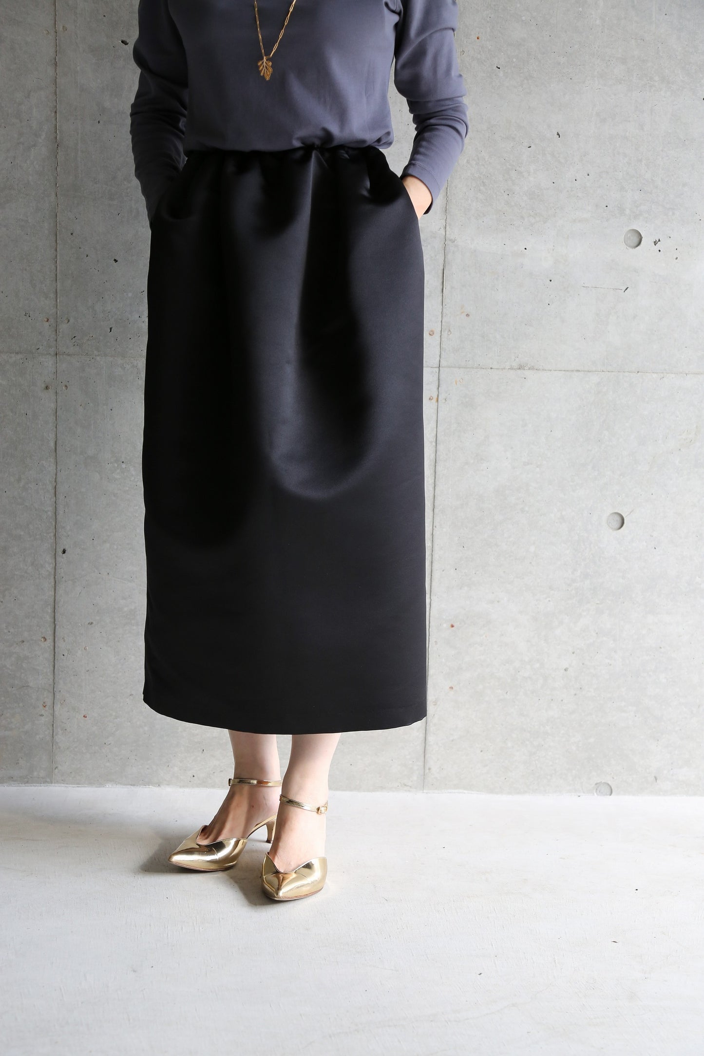 サテンコクーンスカート